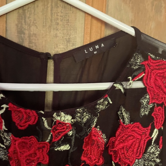 Medium semi-formal dress - Picture 3 of 6